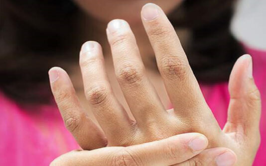 10 façons de soulager les mains endolories 