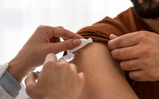 Les vaccins contre la COVID‑19 et l’arthrite 