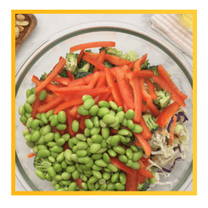 Image 2 - Étape 2 : mélanger les ingrédients de la salade