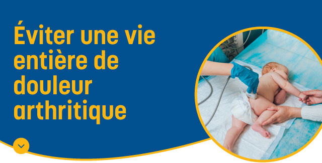 Bébé examiné pour une dysplasie de la hanche avec le texte : Prévenir la douleur avant qu'elle ne commence.