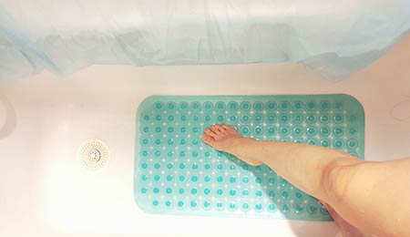Photography of a non-slip bath mat