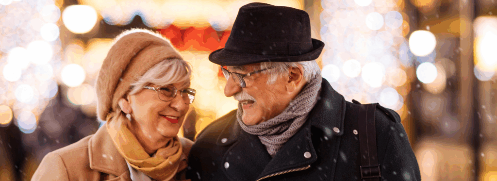 couple âgé s'amusant